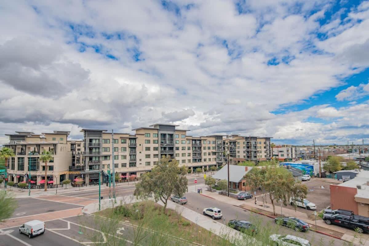 Spacious 2bd - Dt- Gym, Pool, Parking Sleep8 Apartment Phoenix