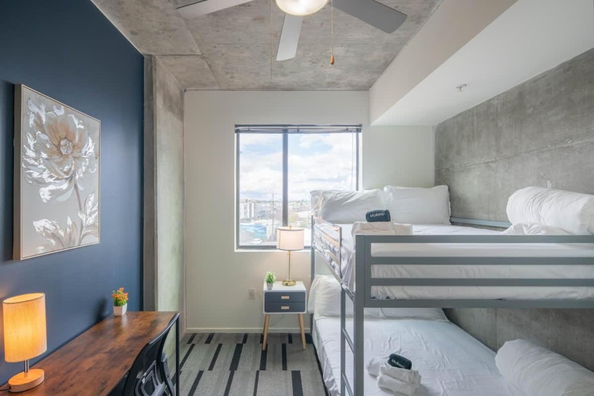 Spacious 2bd - Dt- Gym, Pool, Parking Sleep8 Phoenix
