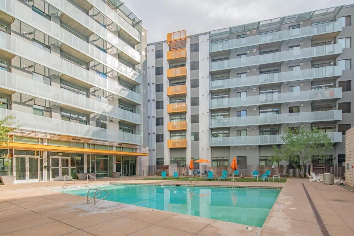 Spacious 2bd - Dt- Gym, Pool, Parking Sleep8 Apartment Phoenix